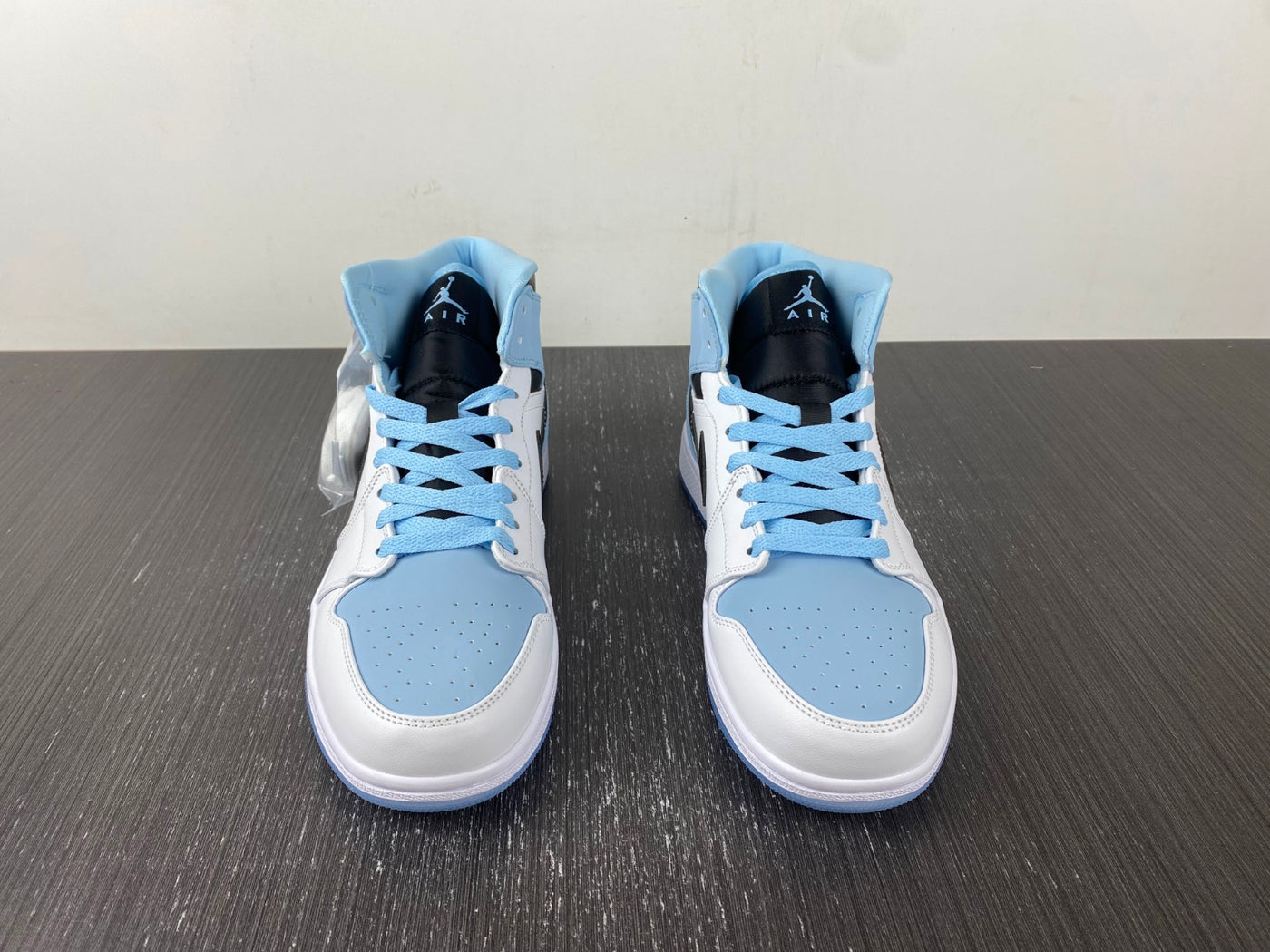 Air Jordan 1 Mid light blue